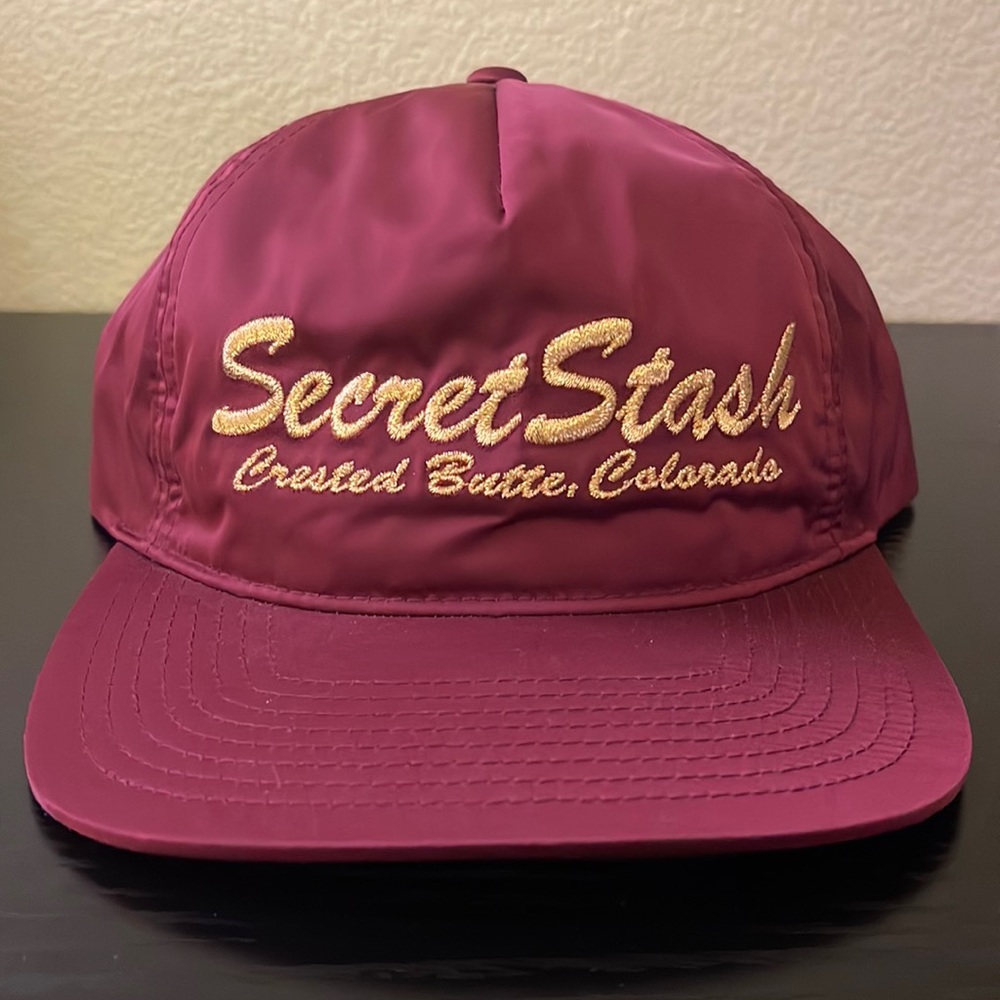 SECRET STASH LOGO HAT